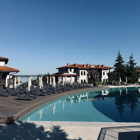 Garden, Pool And Sea View By Searent شقة *